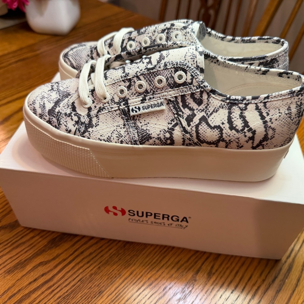 Superga Snake Print Platform Sneakers Ladies Size 8.5‎ NEW